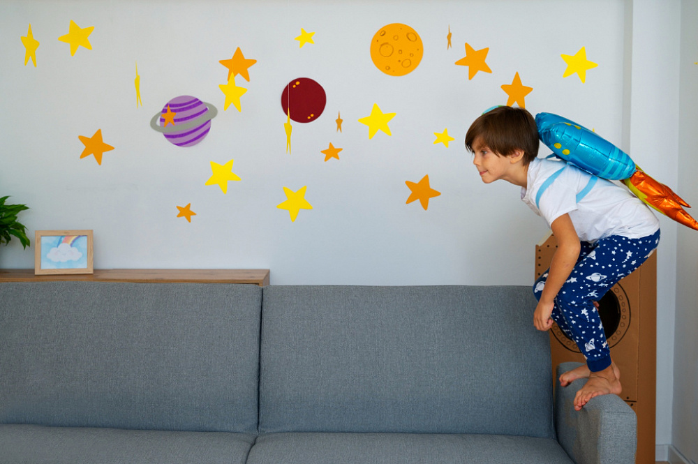 Подоконник часть часть антуража, дополнительная полка для фактурных мелочей